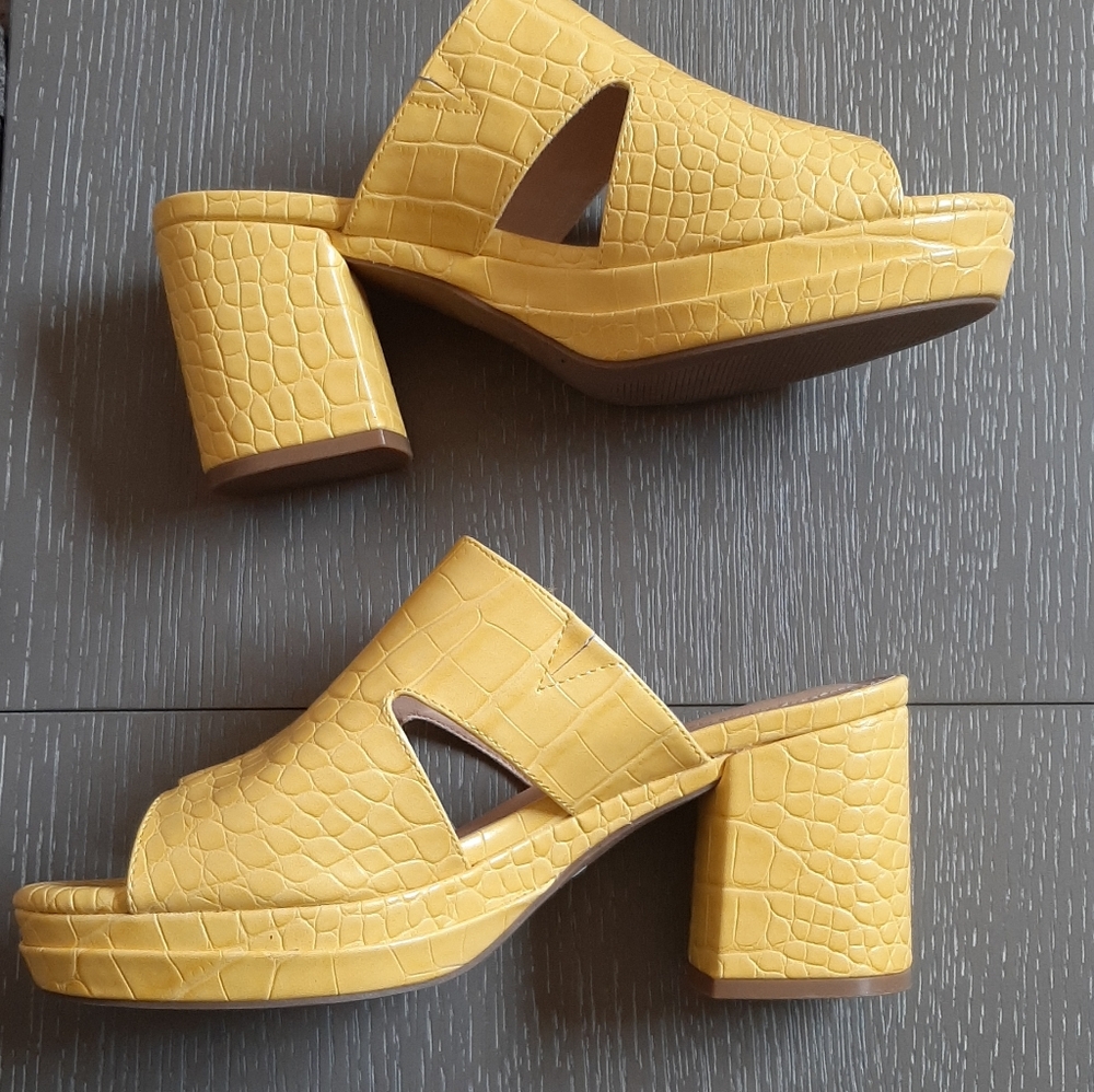 C. Est 1946 Yellow Croc-Embossed Open-Toe Block Heel Mule - Picture 10 of 13